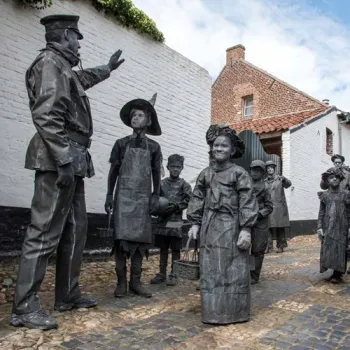 Levende standbeelden in de straten van het Witte Stadje Thorn tijdens Pinksteren 2026